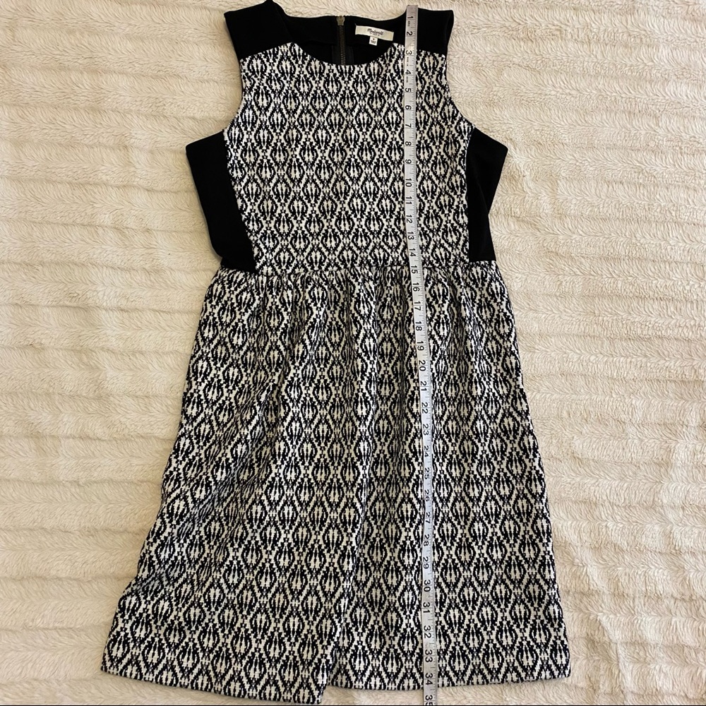 Madewell Black and White Textured Fit-and-Flare Dress - Picture 7 of 11